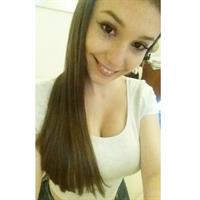 Carolina Neto taking a selfie