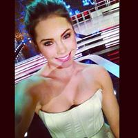 McKayla Maroney taking a selfie