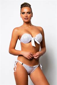 Elisandra Tomacheski in a bikini