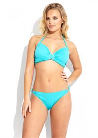 Elisandra Tomacheski in a bikini