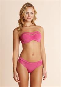 Elisandra Tomacheski in a bikini