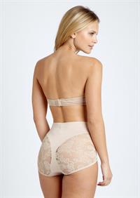 Elisandra Tomacheski in lingerie - ass