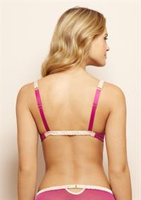 Elisandra Tomacheski in lingerie