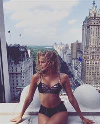 Vita Sidorkina in lingerie