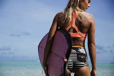 Elyse Knowles in a bikini - ass