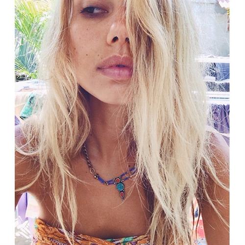 Sahara Ray taking a selfie