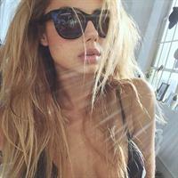 Sahara Ray taking a selfie