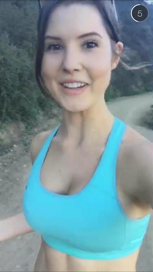 Amanda Cerny taking a selfie