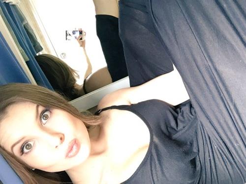 Amanda Cerny taking a selfie