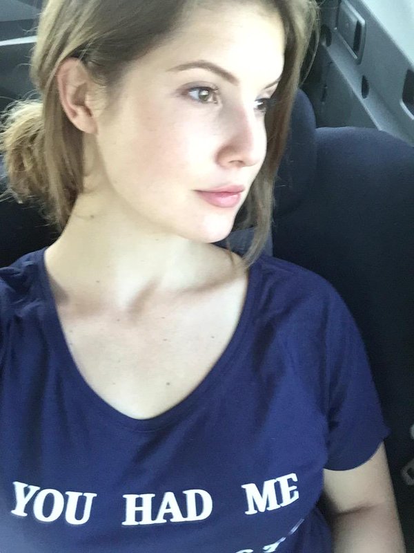 Amanda Cerny taking a selfie