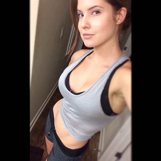 Amanda Cerny taking a selfie