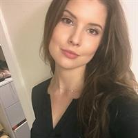 Amanda Cerny taking a selfie