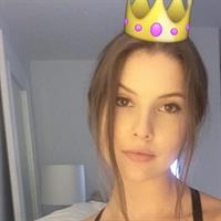 Amanda Cerny taking a selfie