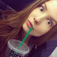 Amanda Cerny taking a selfie