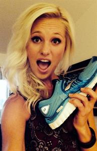 Tomi Lahren taking a selfie