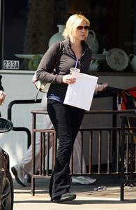 Laura Prepon at The Coffee Bean in Beverly Hills April 7, 2009