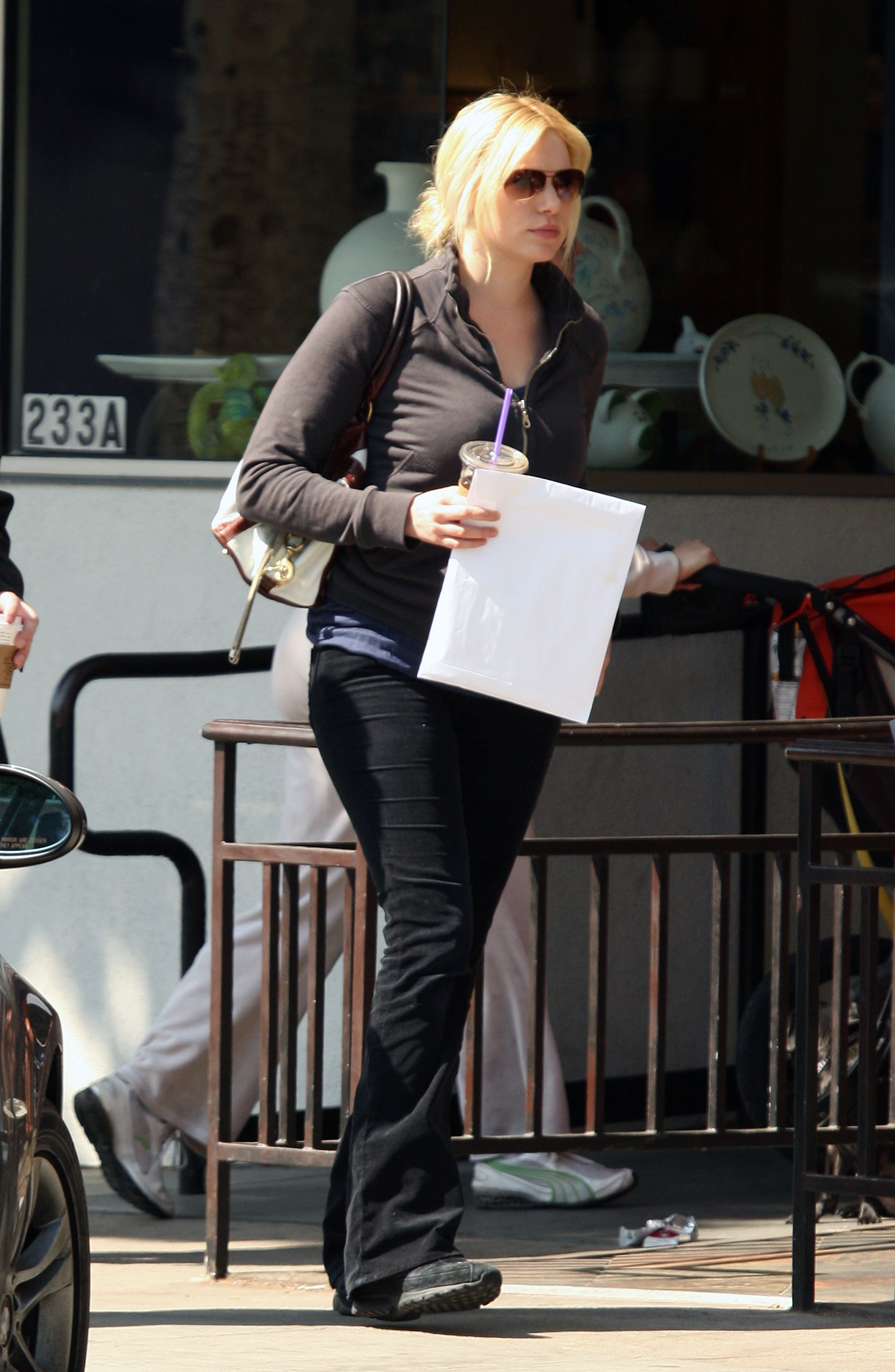 Laura Prepon at The Coffee Bean in Beverly Hills April 7, 2009