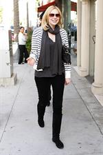 Laura Prepon out for lunch in Beverly Hills December 18, 2009