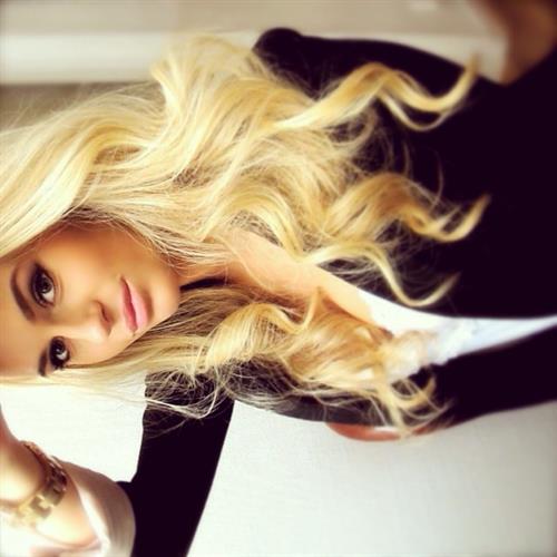 Anna Nyström taking a selfie