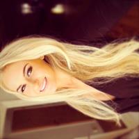 Anna Nyström taking a selfie