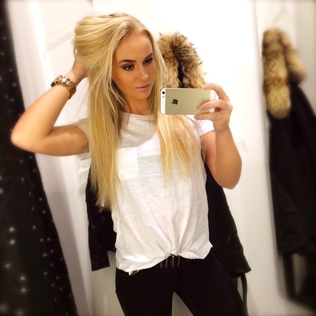 Anna Nyström taking a selfie