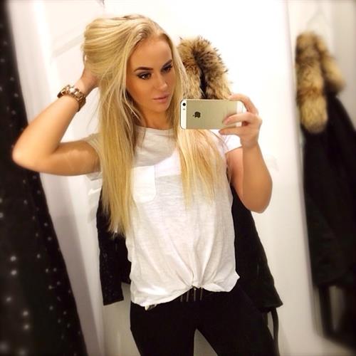 Anna Nyström taking a selfie