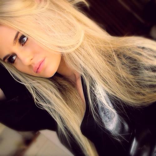 Anna Nyström taking a selfie