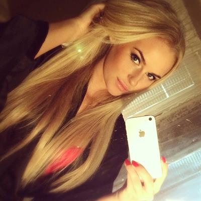 Anna Nyström taking a selfie