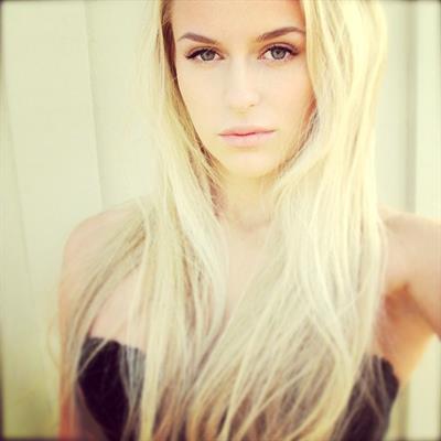 Anna Nyström taking a selfie