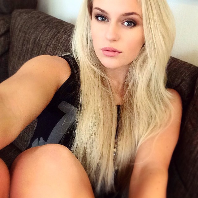 Anna Nyström taking a selfie
