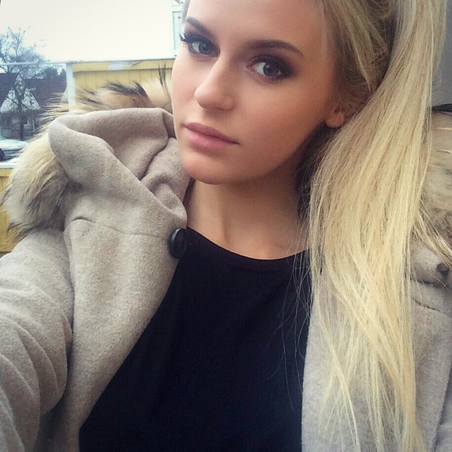 Anna Nyström taking a selfie