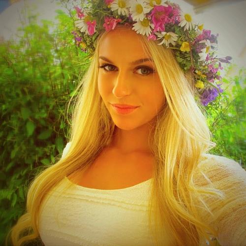 Anna Nyström taking a selfie