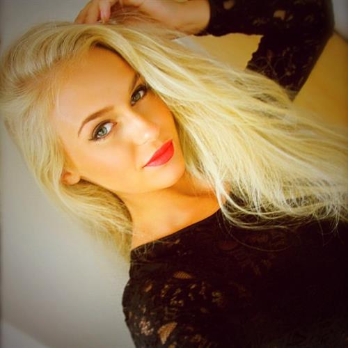 Anna Nyström taking a selfie