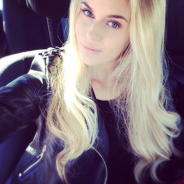 Anna Nyström taking a selfie