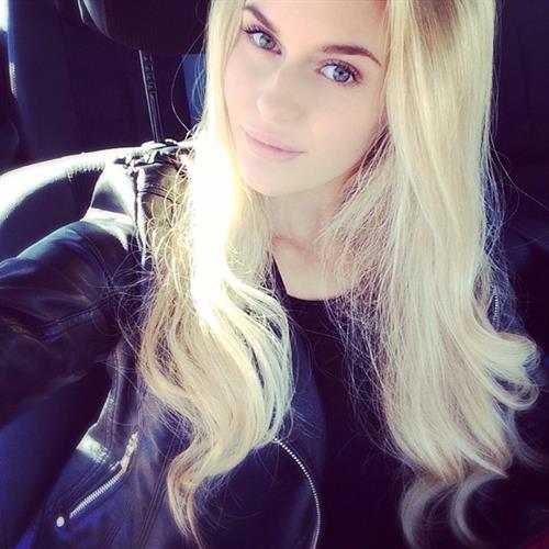 Anna Nyström taking a selfie