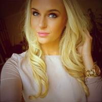 Anna Nyström taking a selfie