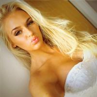 Anna Nyström taking a selfie