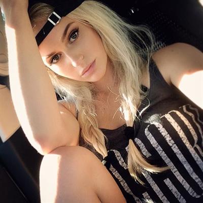 Anna Nyström taking a selfie