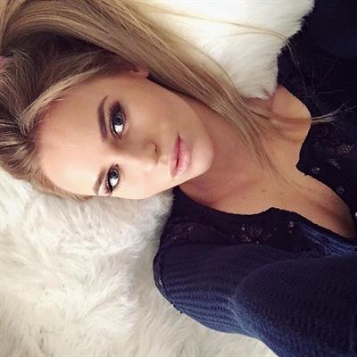 Anna Nyström taking a selfie