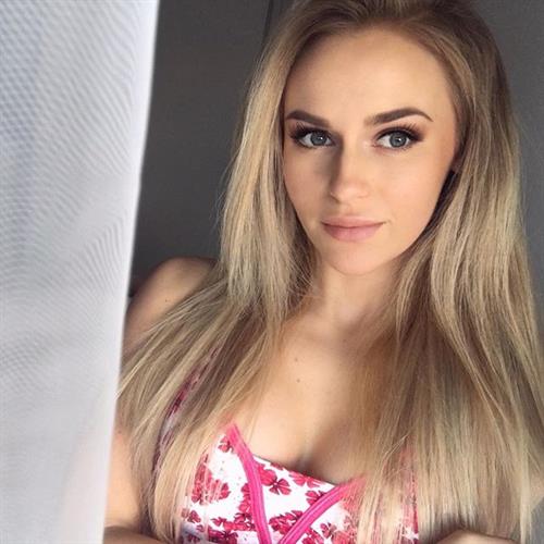 Anna Nyström taking a selfie