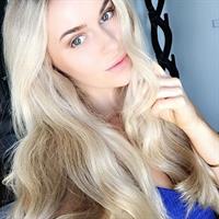 Anna Nyström taking a selfie