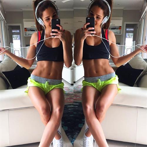 Kayla Itsines taking a selfie