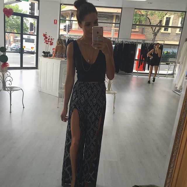 Kayla Itsines taking a selfie