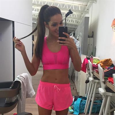 Kayla Itsines taking a selfie