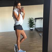 Kayla Itsines taking a selfie