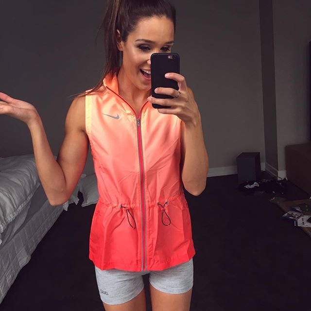 Kayla Itsines taking a selfie