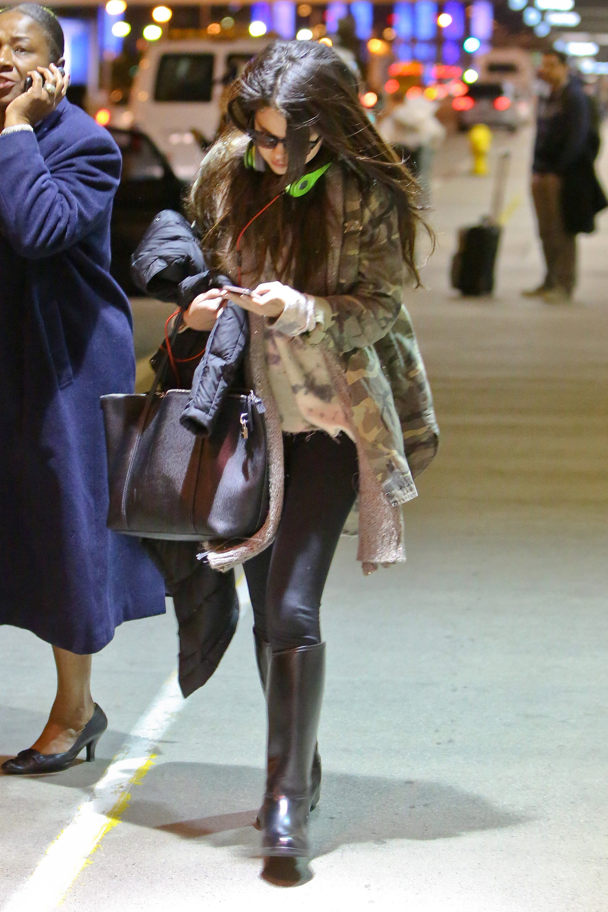 Selena Gomez – LAX airport arrival in LA 1/5/13 