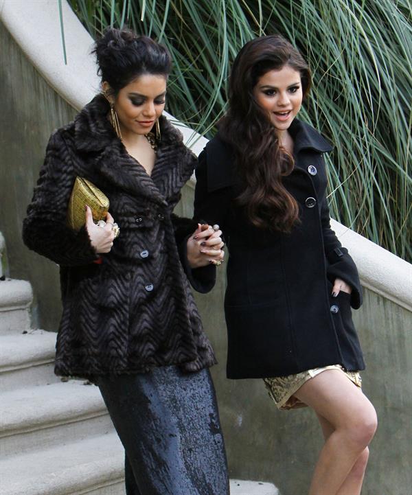 Selena Gomez headed to the Golden Globe Awards in LA 1/13/13 