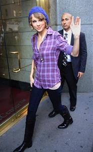 Taylor Swift arriving David Letterman Show October 26, 2010 