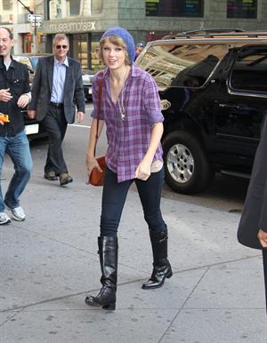 Taylor Swift arriving David Letterman Show October 26, 2010 